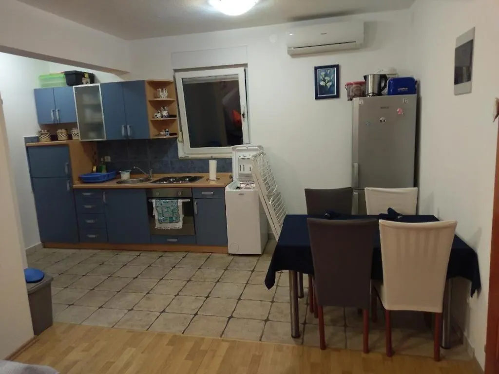 Apartment Apartman Zima Vrsi